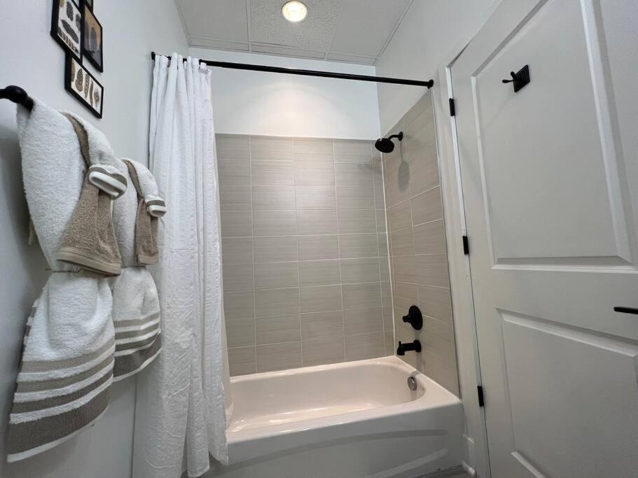 Cozy, High Rise, Large Studio Facing Downtown . Baltimore Exterior foto